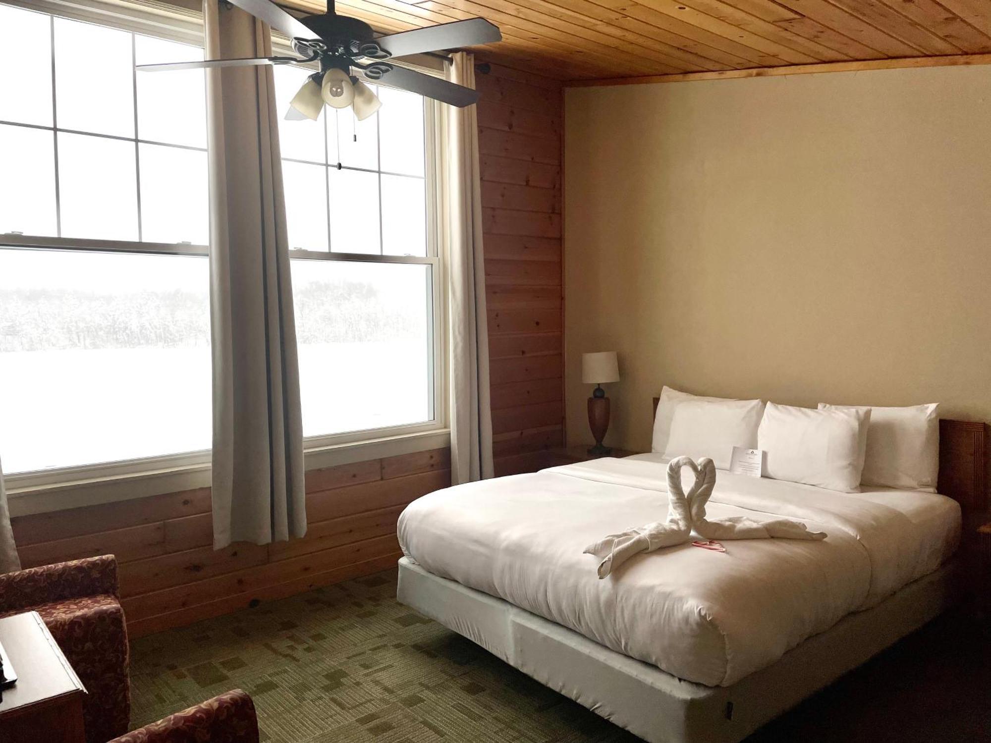 Hanging Horn Lakeside Resort Moose Lake Exteriér fotografie