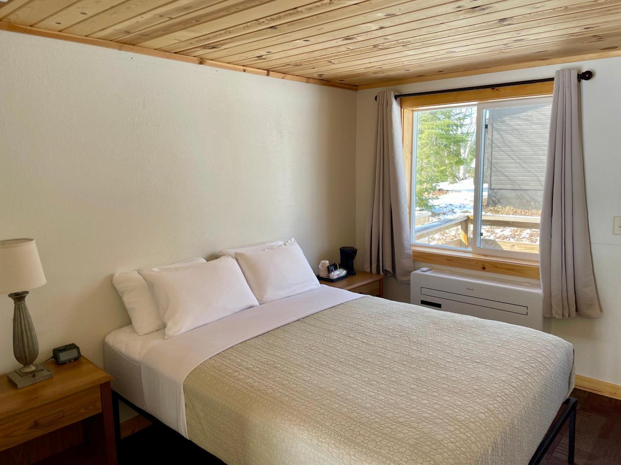 Hanging Horn Lakeside Resort Moose Lake Exteriér fotografie
