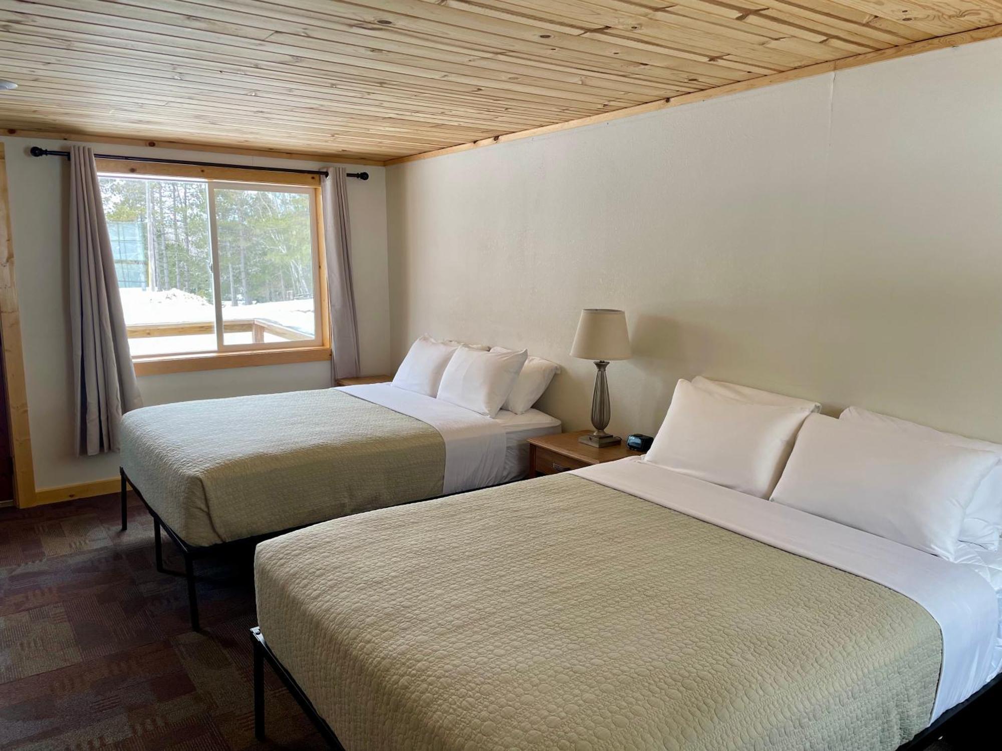 Hanging Horn Lakeside Resort Moose Lake Exteriér fotografie